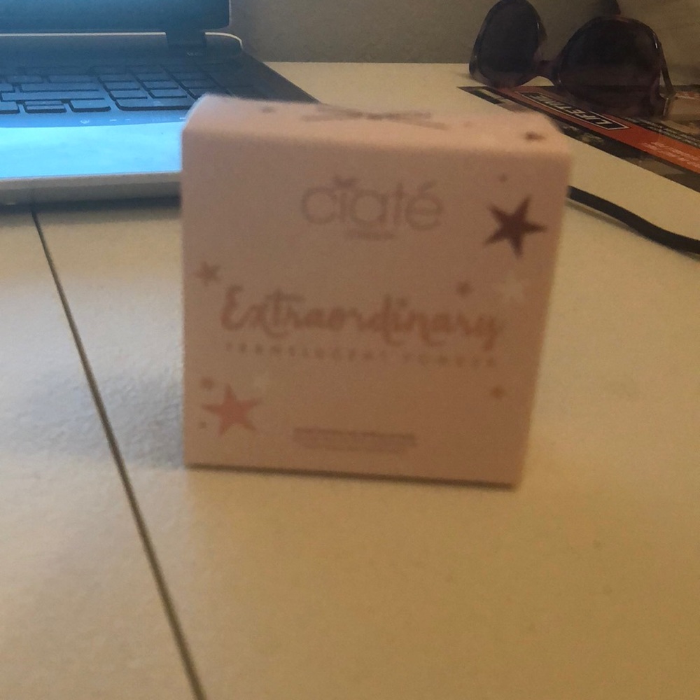 Extraordinarily Translucent powder by Ciate